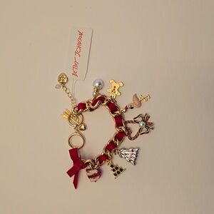 NWT Betsey Johnson Christmas Whimsy Holiday Charm  Gold Tone Bracelet Flamingo